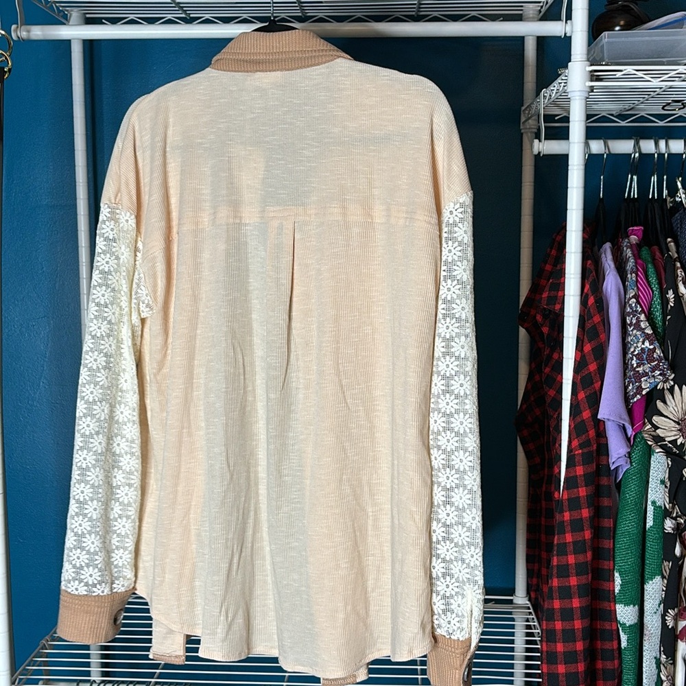 Hem & Thread button down shirt - Picture 2 of 5